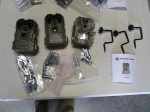 lot 87 image: (3) Trail Cams