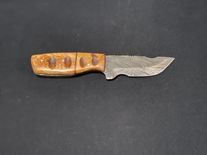 Custom Damascus Steel Blade Knife