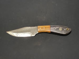 Custom Damascus Steel Blade Knife