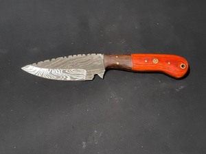 Custom Damascus Steel Blade Knife