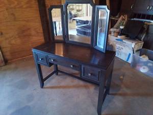 Makeup vanity