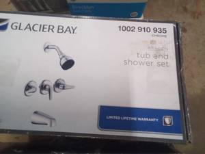 Tub and shower set