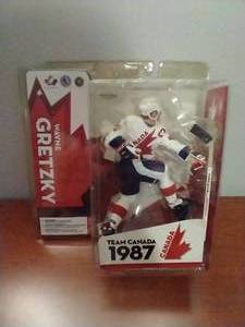 McFarlane Wayne Gretzky Canada Team Figurine