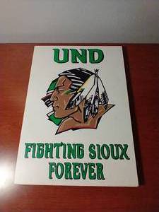 Hand Painted UND Fighting Sioux Plaque