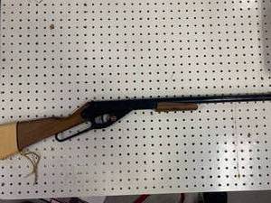 lot 3 image: Vintage Daisy Model 103 BB Gun in Working Condition