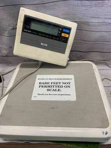 lot 17 image: Tanita BWB-800A Class Three Scale