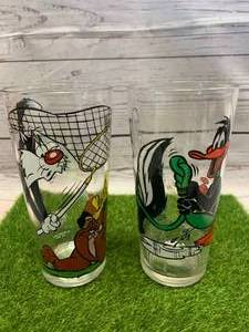 lot 86 image: A Lot of 2 Pepsi Looney Tune Glasses From 1976
