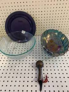 lot 94 image: Vintage Metal Shifter, Fruitbowl & New Pyrex Bowl