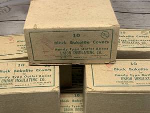 lot 25 image: Lot Of 100 Antique Bakelite Outlets