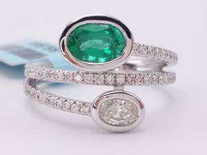 lot 8B image: New Exciting Spiral Natural Emerald and Diamond Ring in 18k White Gold $5,500 Price Tag