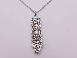 lot 60 image: Antique Art Nouveau Floral Estate Necklace