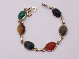 lot 62 image: Beautiful Semi-Precious Carved Scarab Stone Link Estate Bracelet