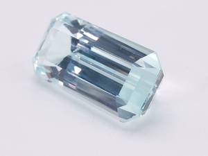 lot 14A image: 12.47 Carat Natural Aquamarine Gemstone