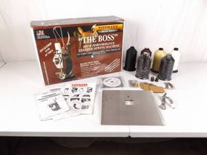 lot 1 image: NEW Tippmann Boss Leather Sewing Machine and Accessories