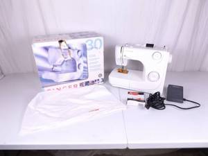 lot 4 image: NEWER Singer Prelude 8280 Sewing Machine