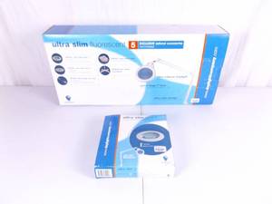 lot 8 image: NEW Ultra Slim Crafting Light and Magnifier wSpare Lens