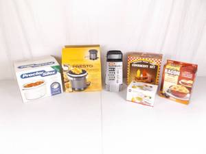 lot 11 image: Lot of New in Open Box Kitchen Accessories