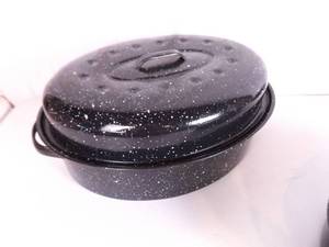 lot 13 image: Lot of Clean Graniteware Roasting Pans