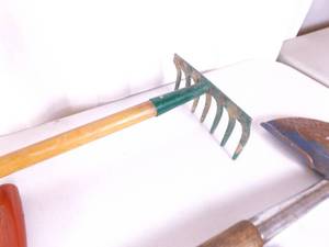 lot 23 image: Large Lot of Garden Tools