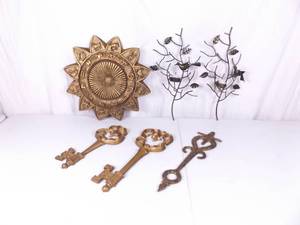 lot 29 image: Lot of Vintage Metal and Resin Wall Decor
