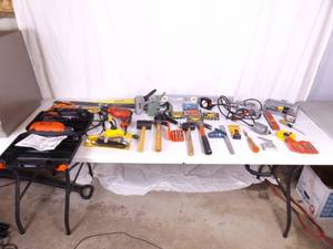 lot 34 image: Large Lot of Misc Tools