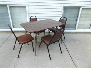 lot 48 image: Vintage Mid Century Folding Table and Chairs
