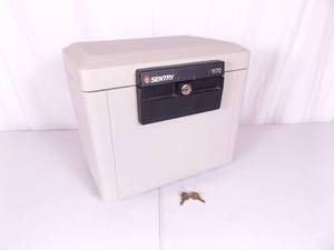 lot 40 image: Sentry 1170 Document Safe with Keys