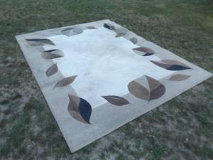 lot 57 image: 8 x 11 Area Rug