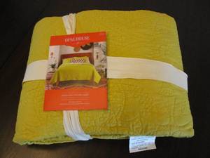Opalhouse King Size Quilt...