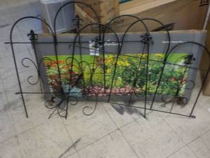 2 Garden Fence Panels- both needs r...