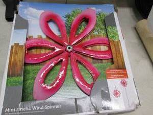 lot 216 image: mini kenetic spinner missing one fl...