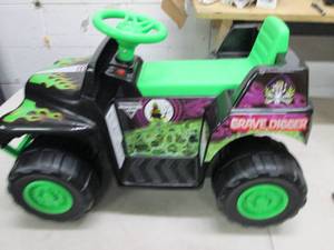 lot 224 image: monster jam grave digger battery po...