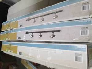 lot 246 image: 33 light led track kits ...