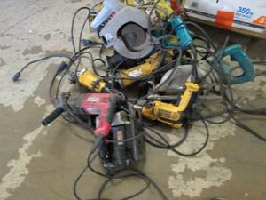 lot 310 image: lot of electric saws, drills and mo...