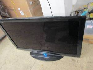 lot 315 image: samsung 46inch tv powers on ...