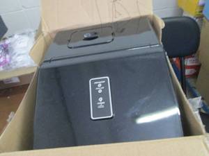 NewAir Portable Ice Maker out of bo...