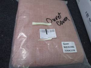 Reversible Queen Duvet Cover...
