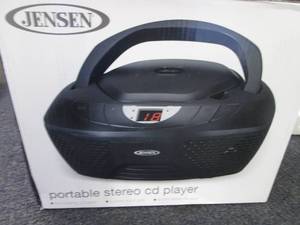 Jensen Portable Stereo AMFM CD Pla...