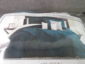 Pom-Pom 7-Piece Comforter Set open ...