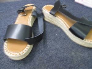Size 11 Ladies Black Sandals...