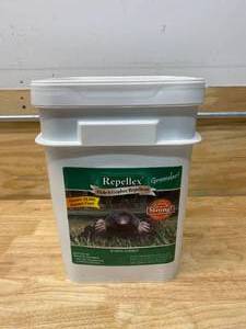 lot 24 image: REPELLEX MoleGopher Repellent, Granules, 24 lb, Castor Oil, Cinnamon, Garlic, White Pepper
