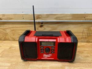 lot 30 image: MILWAUKEE M18 18-Volt Lithium-Ion Cordless Jobsite Radio