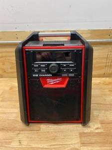 lot 33 image: MILWAUKEE M18 Lithium-Ion Cordless Jobsite RadioCharger (Tool Only)