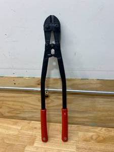 lot 50 image: MILWAUKEE 24 in. Bolt Cutter With 716 in. Max Cut Capacity