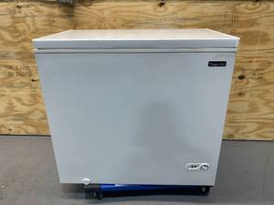 lot 15 image: MAGIC CHEF 7.0 cu. ft. Chest Freezer in White