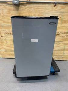 lot 16 image: MAGIC CHEF 4.4 cu. ft. Mini Fridge in Stainless Look
