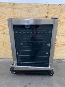 lot 82 image: MAGIC CHEF Beverage 23.4 in. 154 (12 oz.) Can Beverage Cooler, Stainless Steel