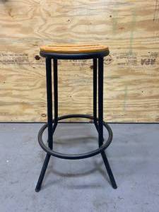 lot 101 image: Bar Stool