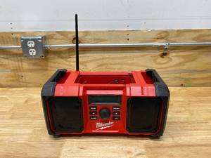 lot 120 image: MILWAUKEE M18 18-Volt Lithium-Ion Cordless Jobsite Radio (Tool Only)