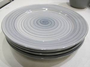 lot 580 image: 12 Piece Dinnerware Set - Bowls and Plates - Dark Gray